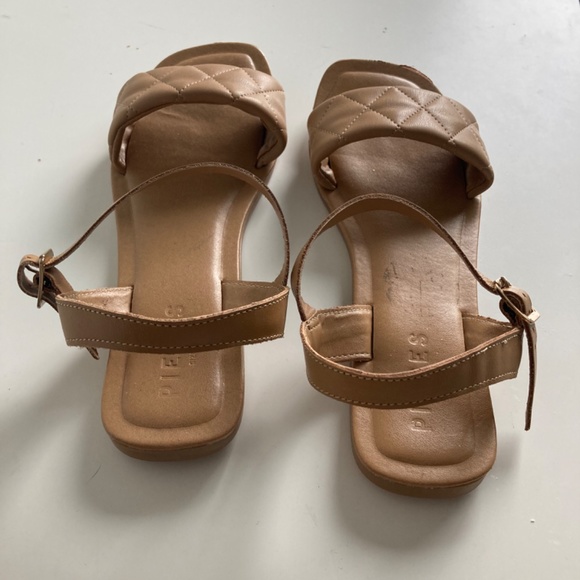 Sandals - Picture 4 of 4